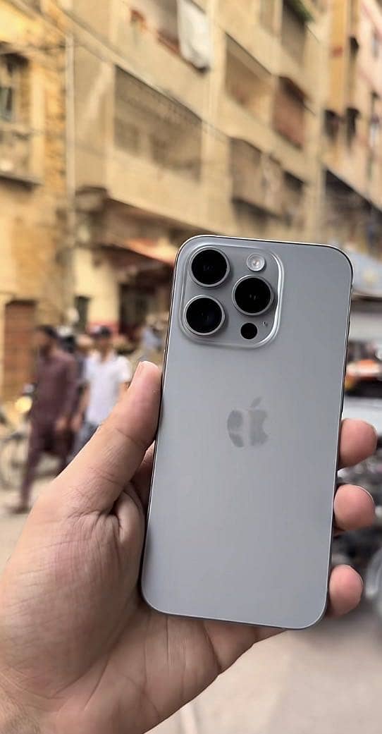 Apple iPhone 16 Pro 0