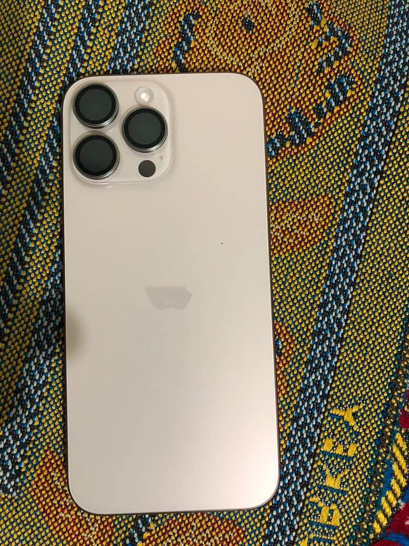 Apple iPhone 16 Pro Max 1