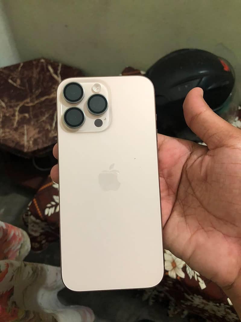 Apple iPhone 16 Pro Max 4