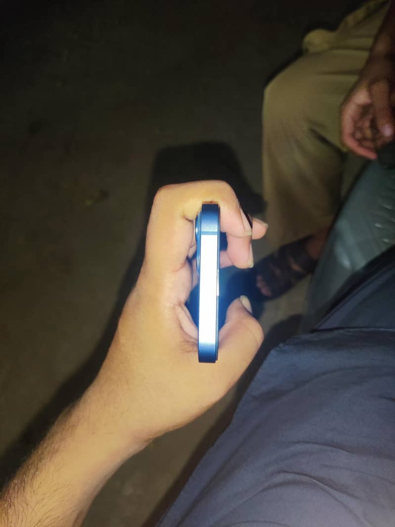 Apple iPhone 13 0