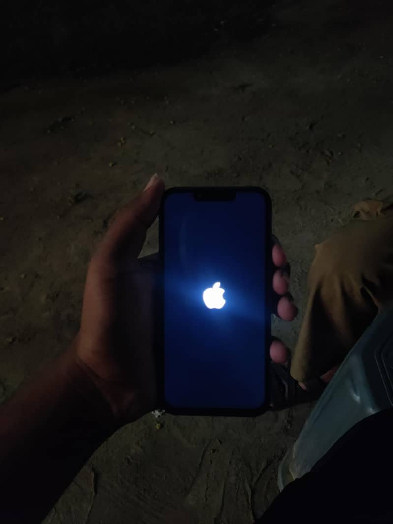Apple iPhone 13 4