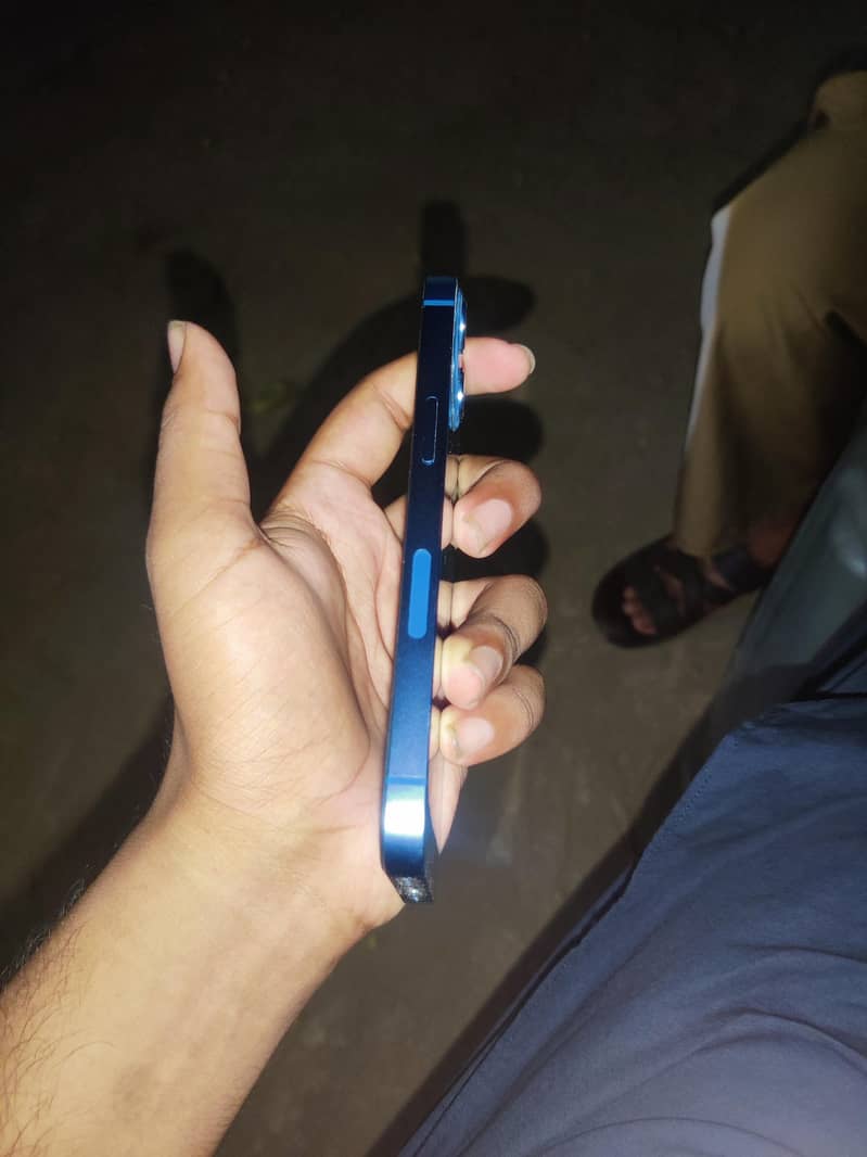 Apple iPhone 13 5