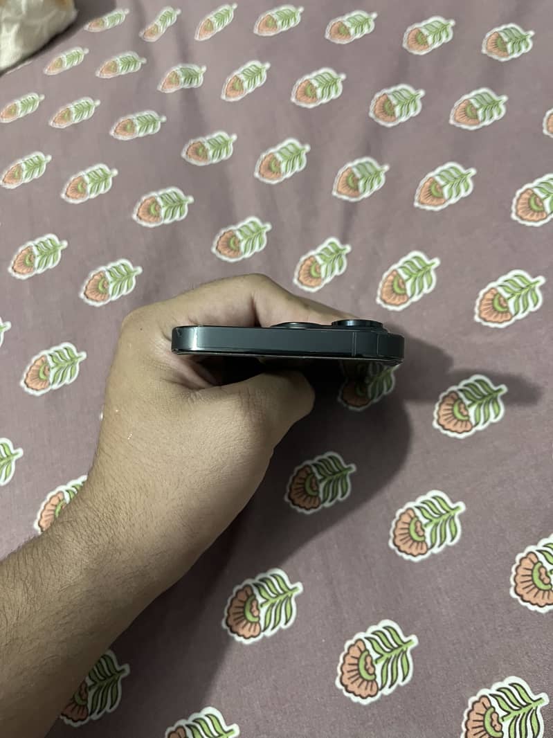 Apple iPhone 14 Pro 3