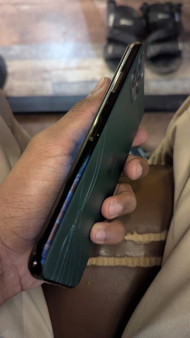 Apple iPhone 11 Pro Max 2