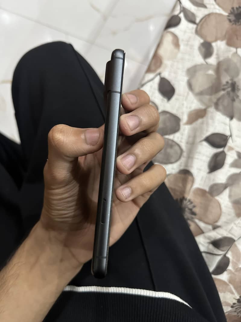Google Pixel 8 4
