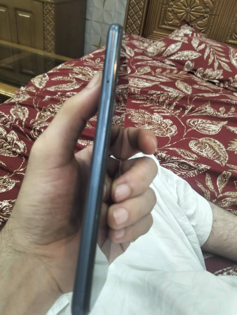 Tecno Spark 8C 4