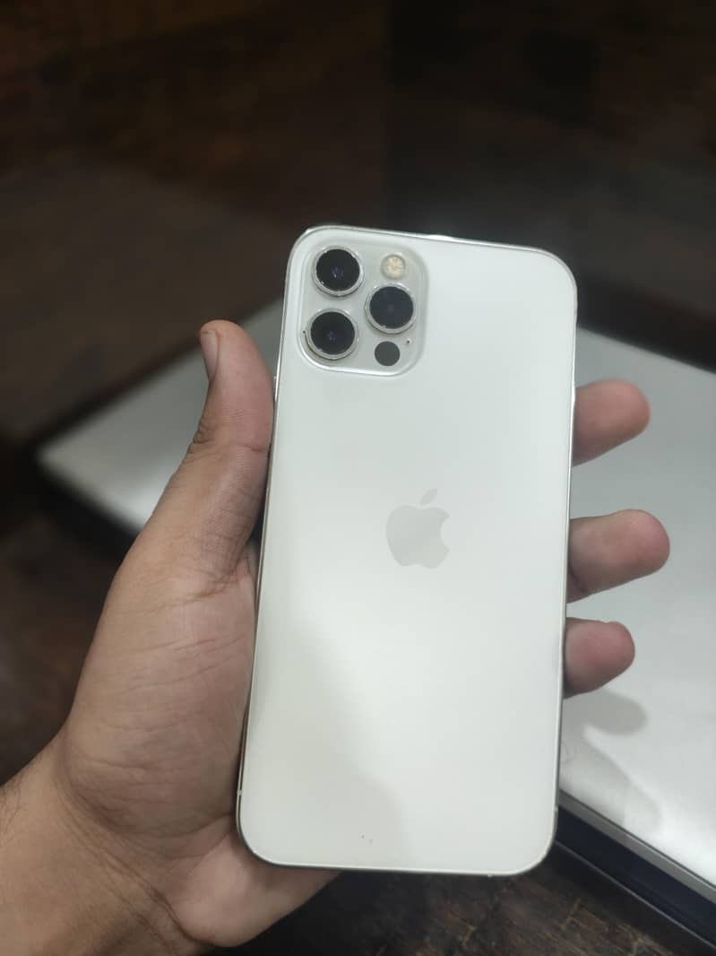 Apple iPhone 12 3