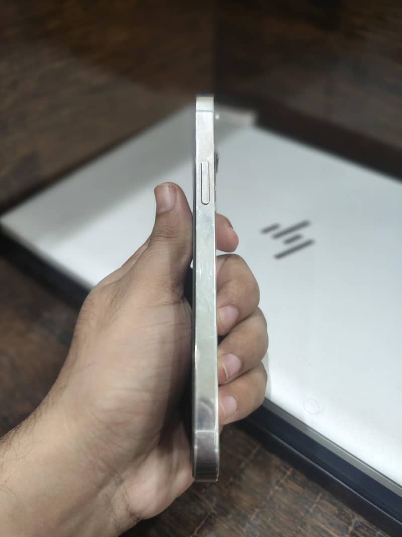 Apple iPhone 12 5
