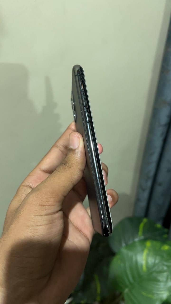 Apple iPhone 11 Pro 1