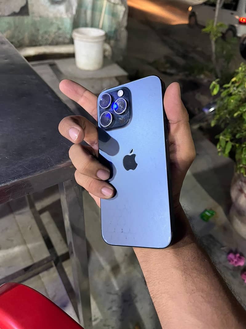 Apple iPhone 15 Pro Max 1