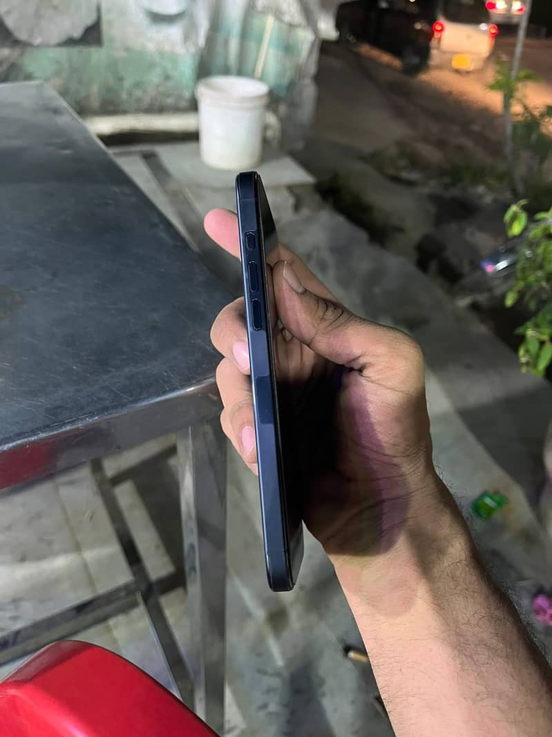Apple iPhone 15 Pro Max 2