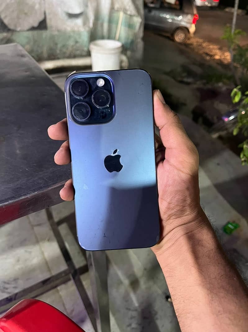 Apple iPhone 15 Pro Max 4
