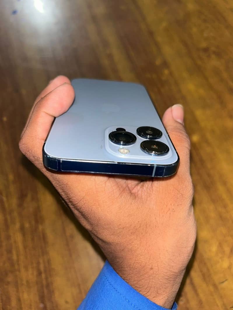 Apple iPhone 13 Pro 2