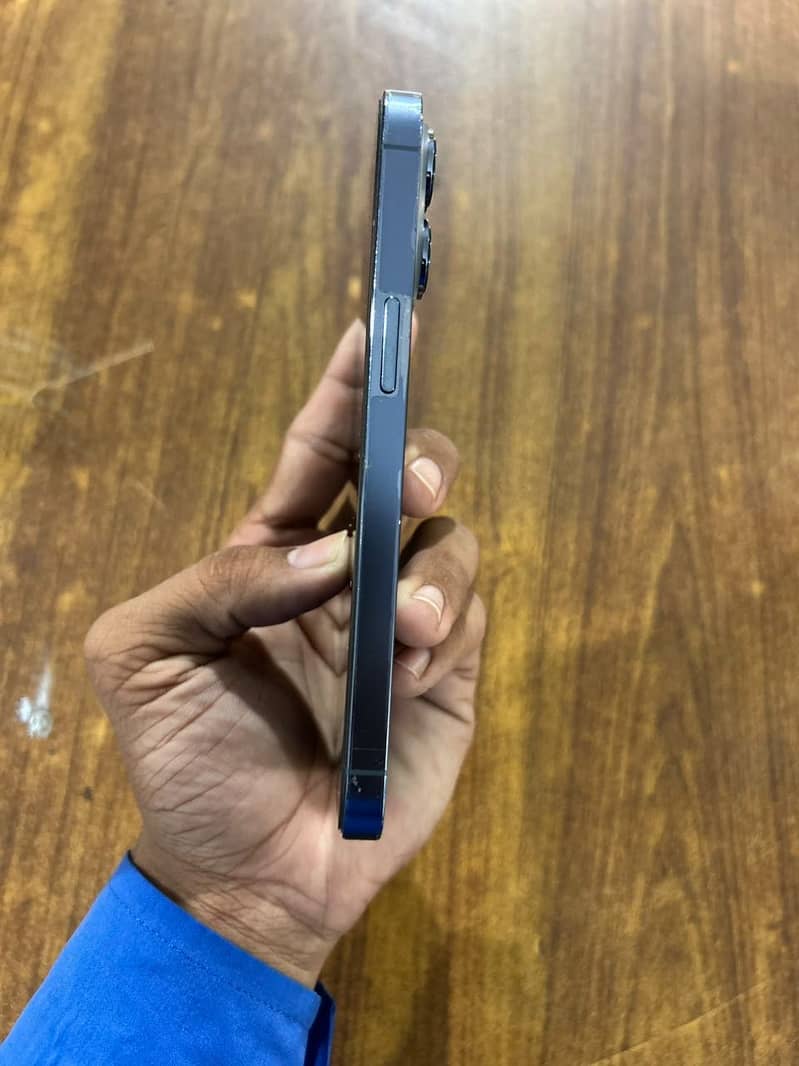 Apple iPhone 13 Pro 4