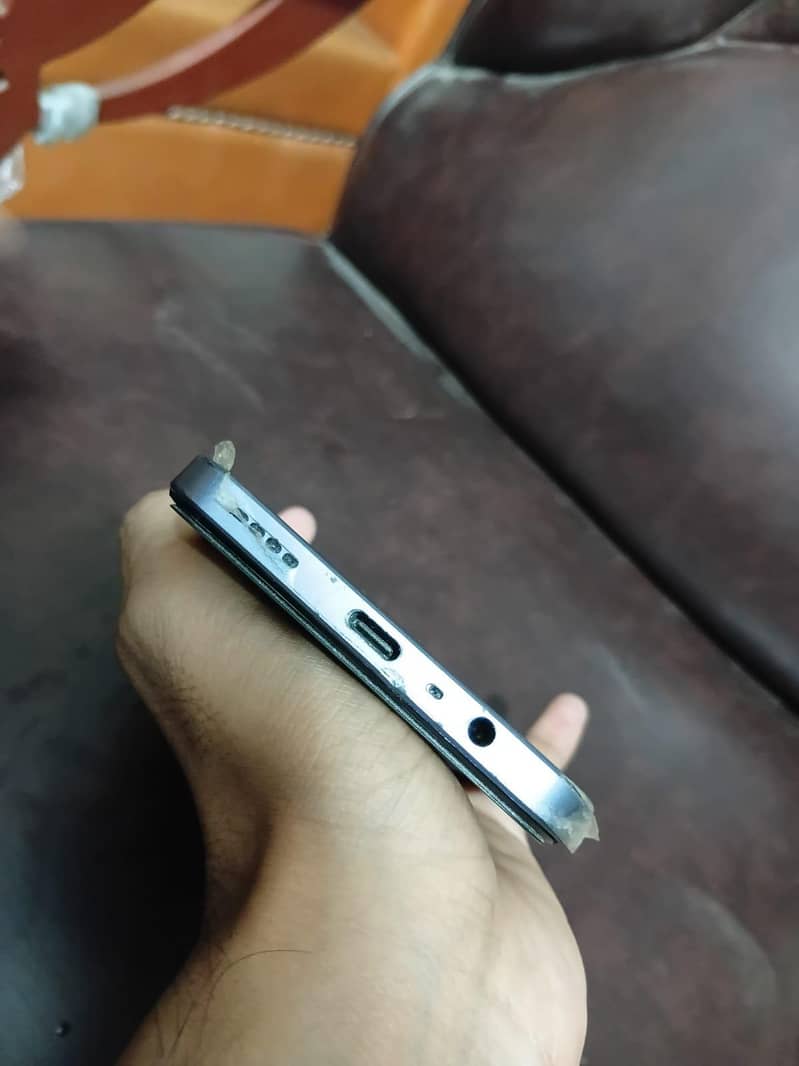 Realme Note 60 4