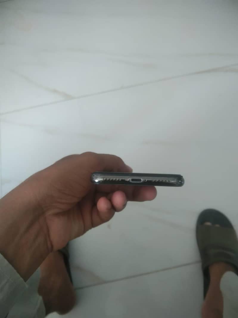 Apple iPhone X 3