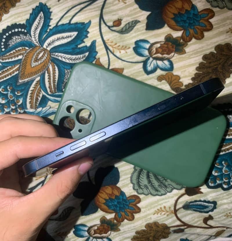 Apple iPhone 13 1