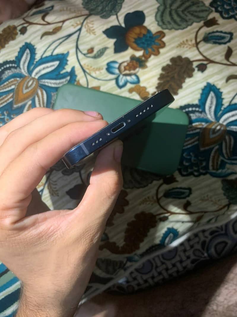 Apple iPhone 13 4
