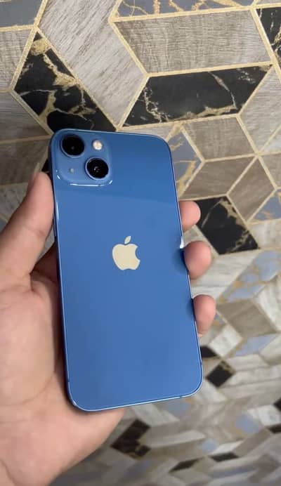 Apple iPhone 13
