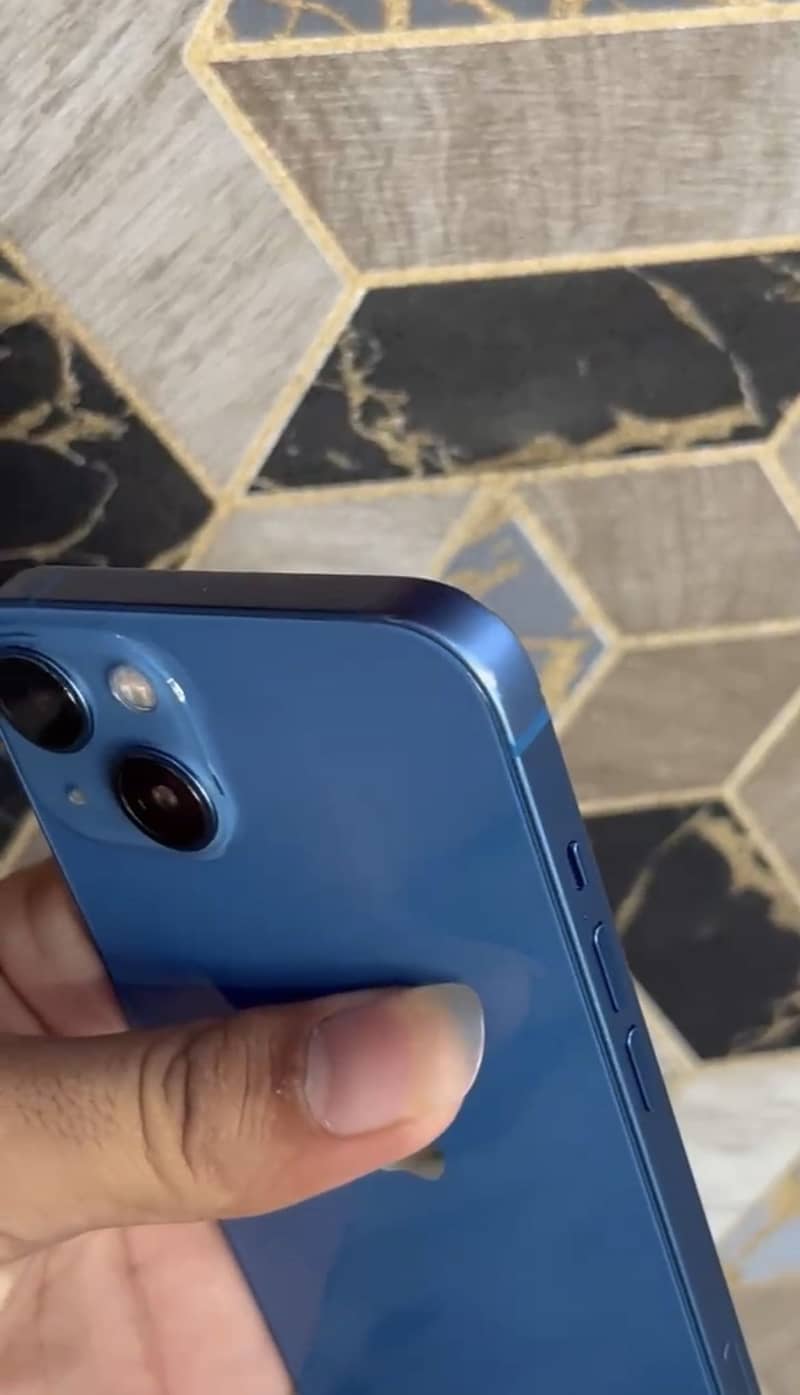 Apple iPhone 13 1
