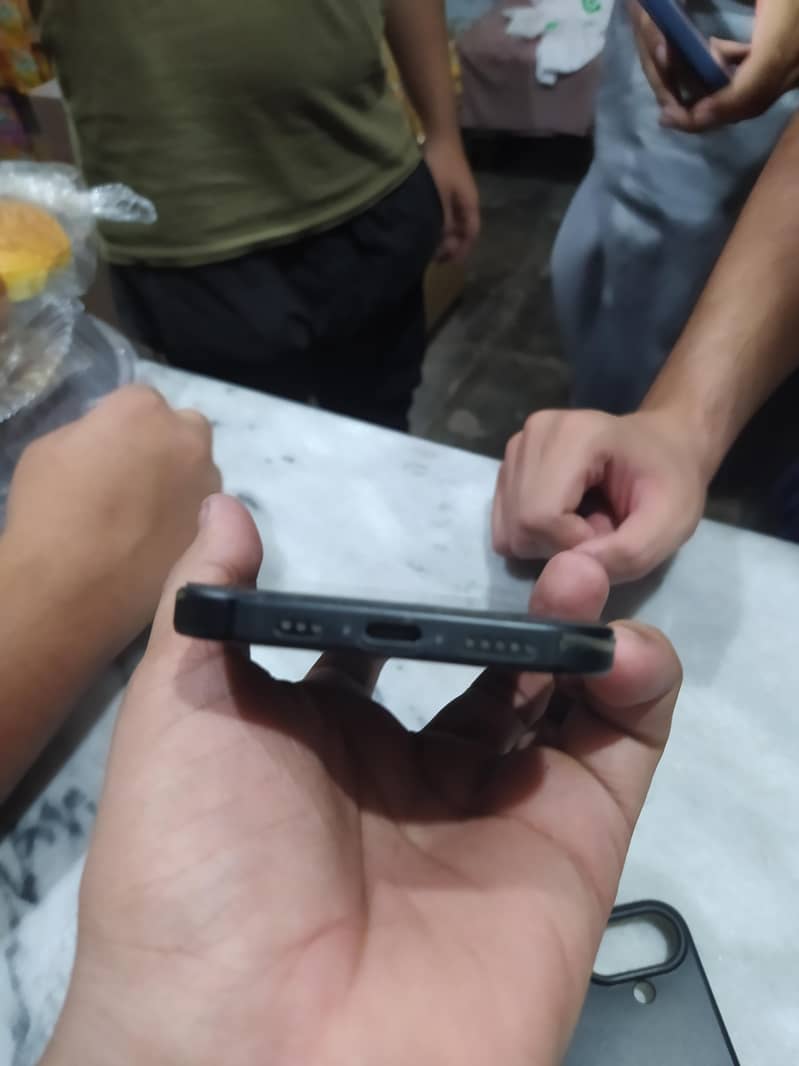 Apple iPhone 16 1