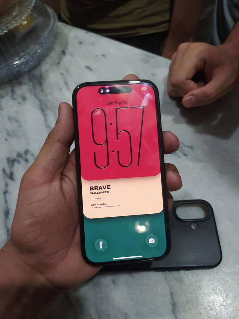 Apple iPhone 16 3