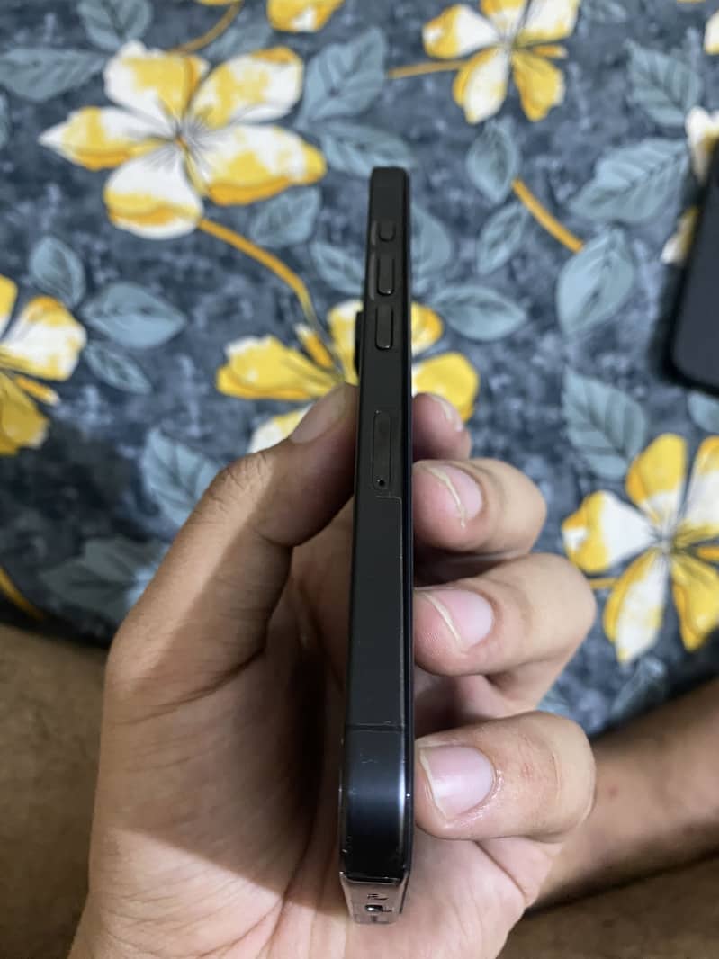 Apple iPhone 15 Pro 3