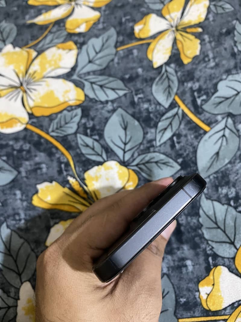 Apple iPhone 15 Pro 4