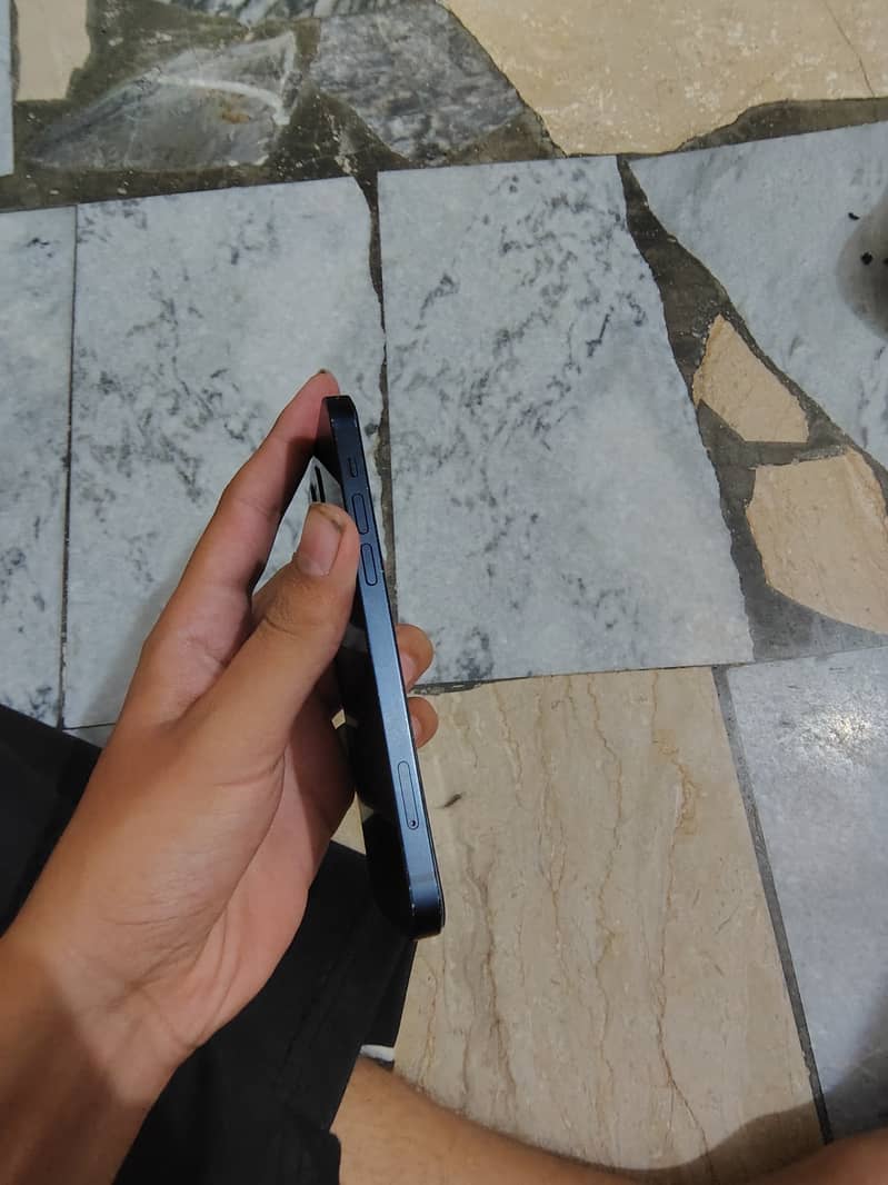 Apple iPhone 12 2