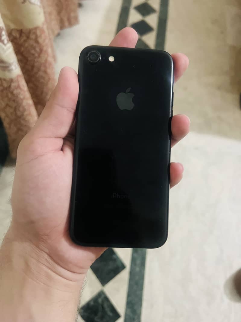 Apple iPhone 7 0