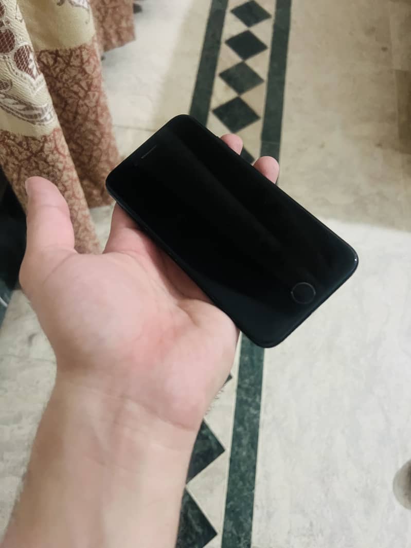 Apple iPhone 7 1
