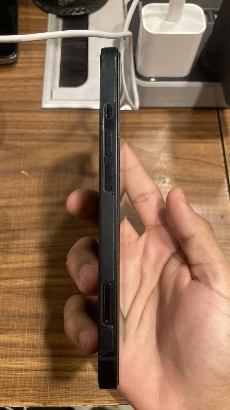Apple iPhone 13 2