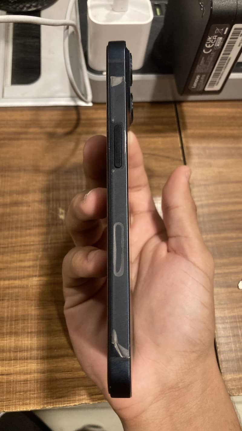 Apple iPhone 13 4