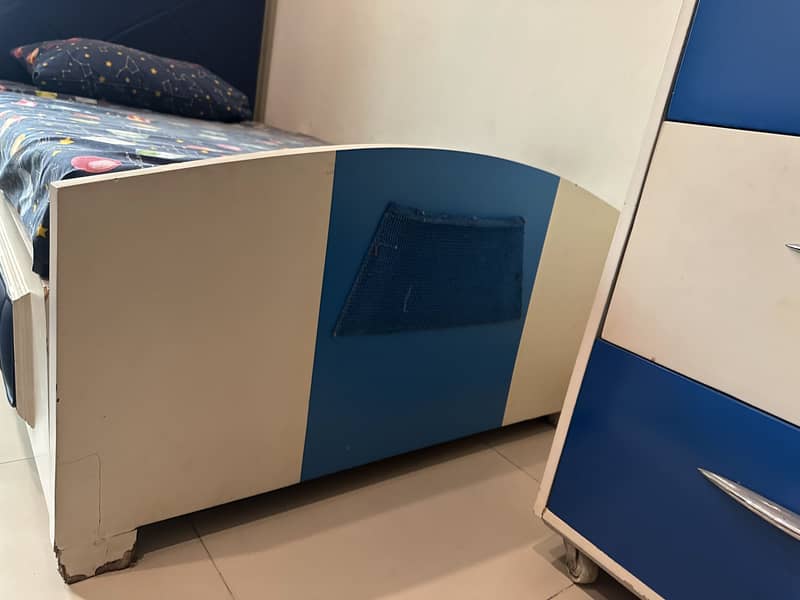 Single Bed with side table and dressing + mirror 4