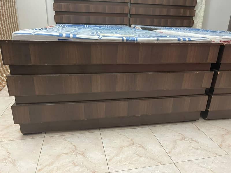 2 single beds 4