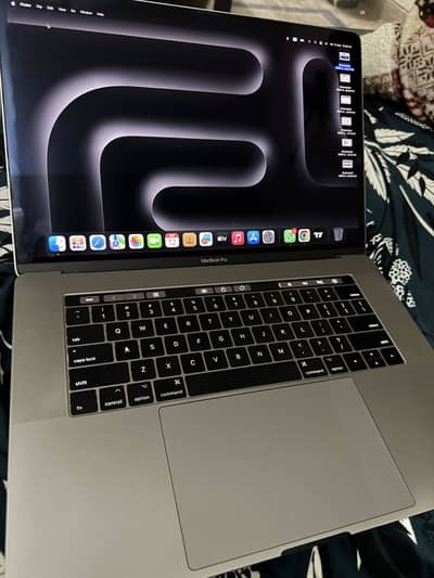 Macbook pro 2017 15 inch 16/1tb Variant