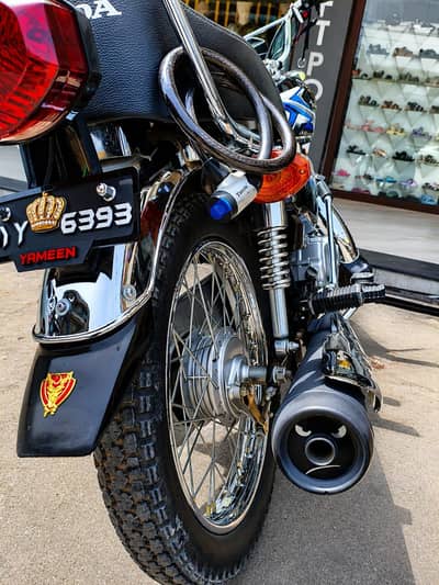 2025 model nat to nat original hai kancha bike hai bht saf or pyari