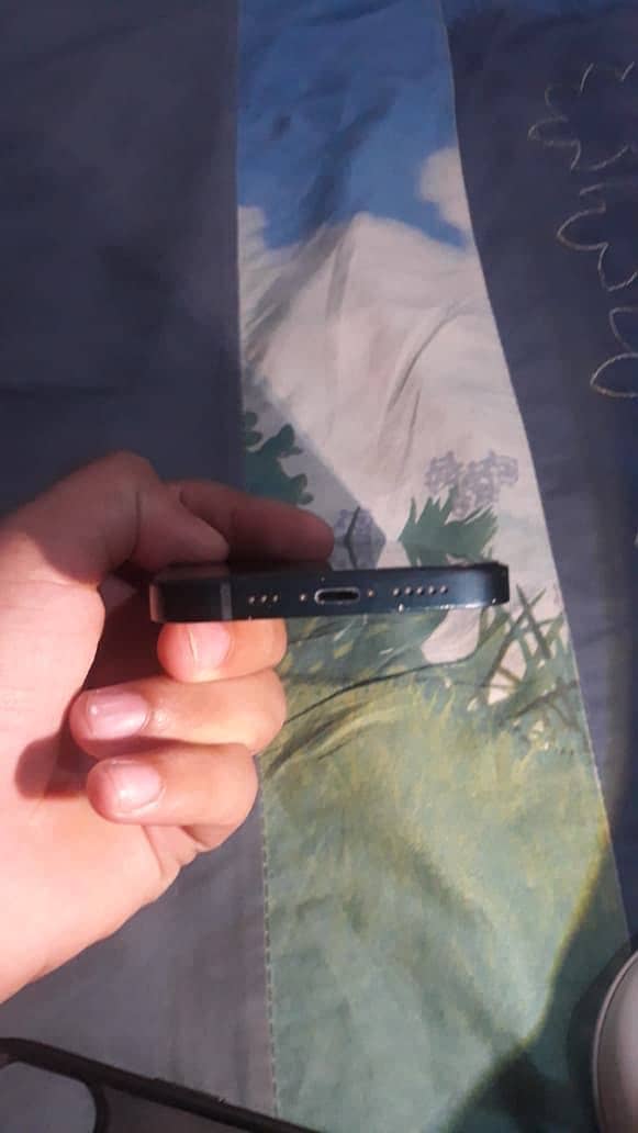 Apple iPhone 13 4