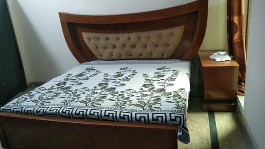 1 double Bed+2side table+1 dressing table for sell