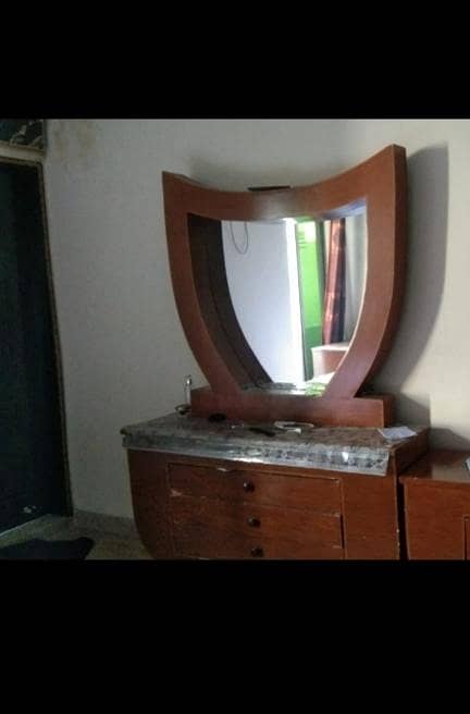 1 double Bed+2side table+1 dressing table for sell 1