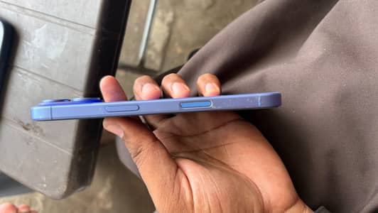 Apple iPhone 16