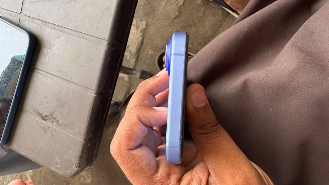 Apple iPhone 16 2