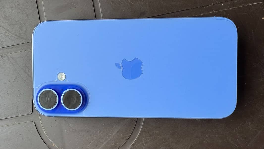 Apple iPhone 16 3