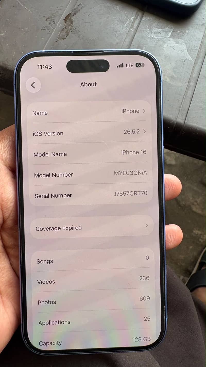 Apple iPhone 16 4