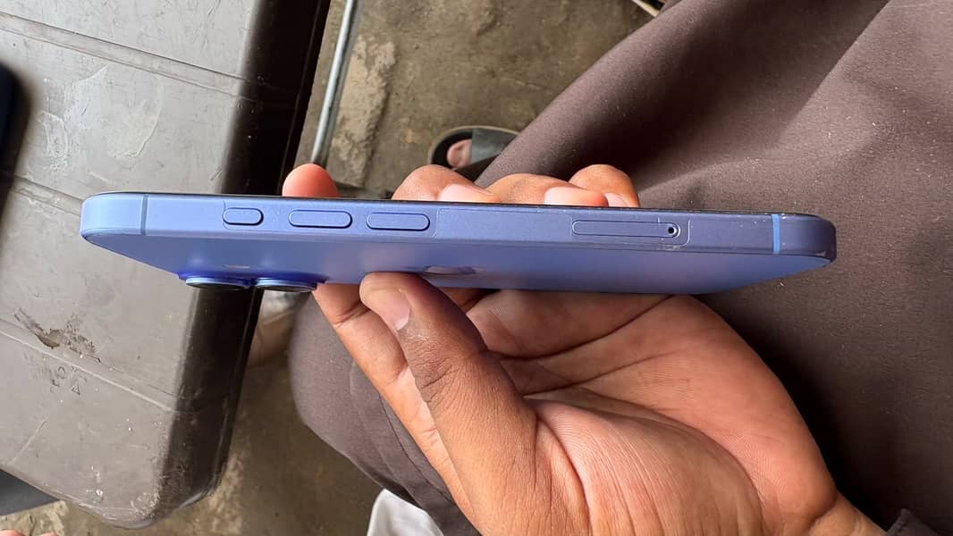 Apple iPhone 16 5