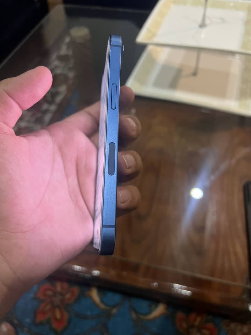 Apple iPhone 13 2