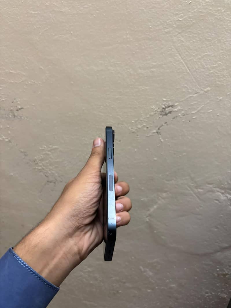 Apple iPhone 13 5