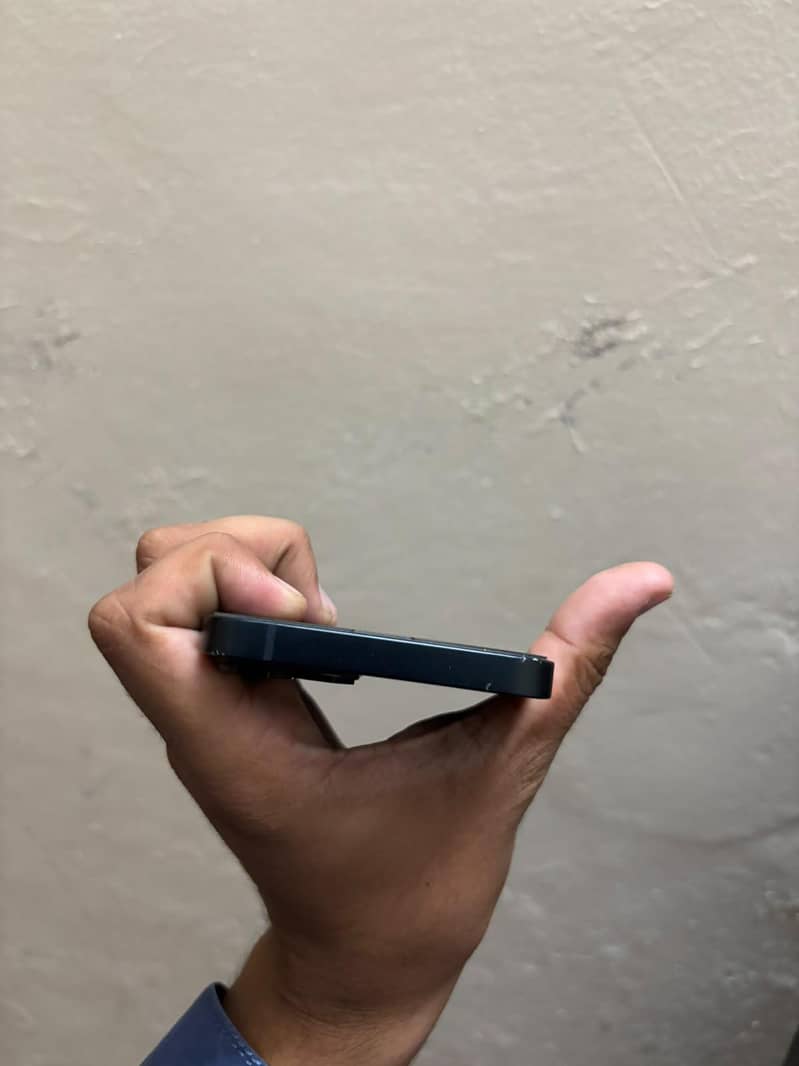 Apple iPhone 13 6