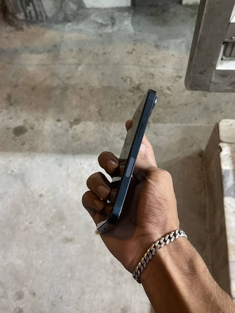 Apple iPhone 13 1