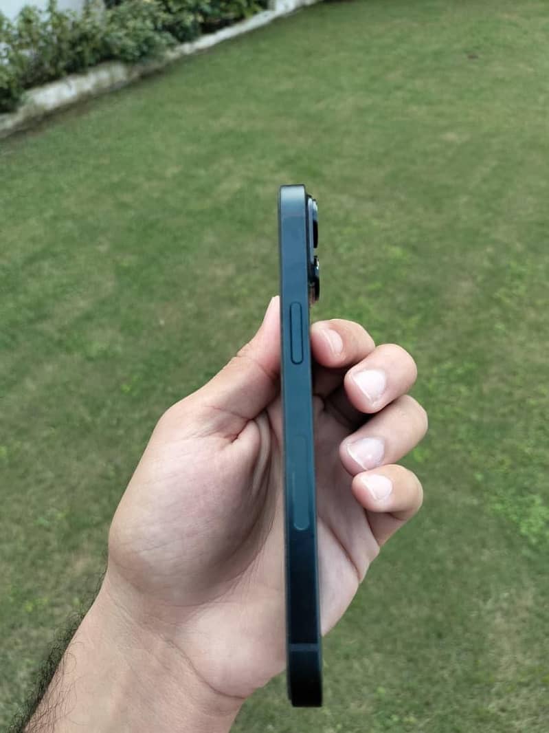 Apple iPhone 14 3